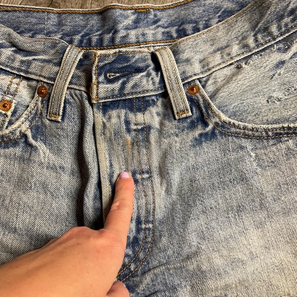 Levi’s cut off shorts - Picture 4 of 5